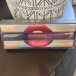 Huda Beauty Lip color